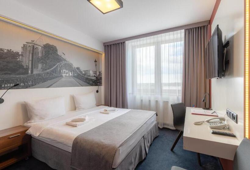 חדר סופריור, Terminal