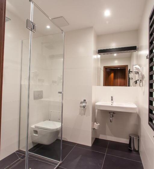 סוויטת ג'וניור, Terminal