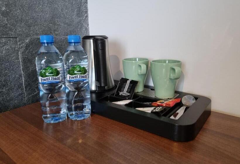 סטודיו דלוקס, Terminal