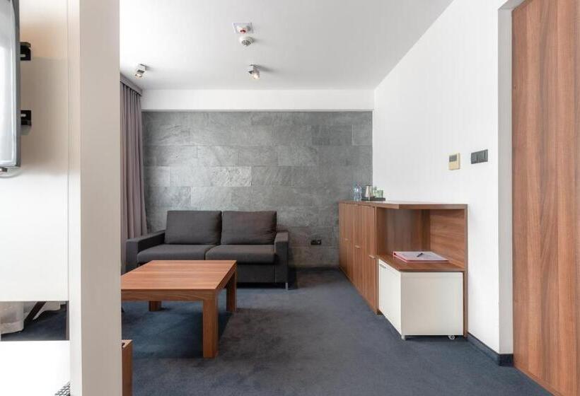 סטודיו דלוקס, Terminal