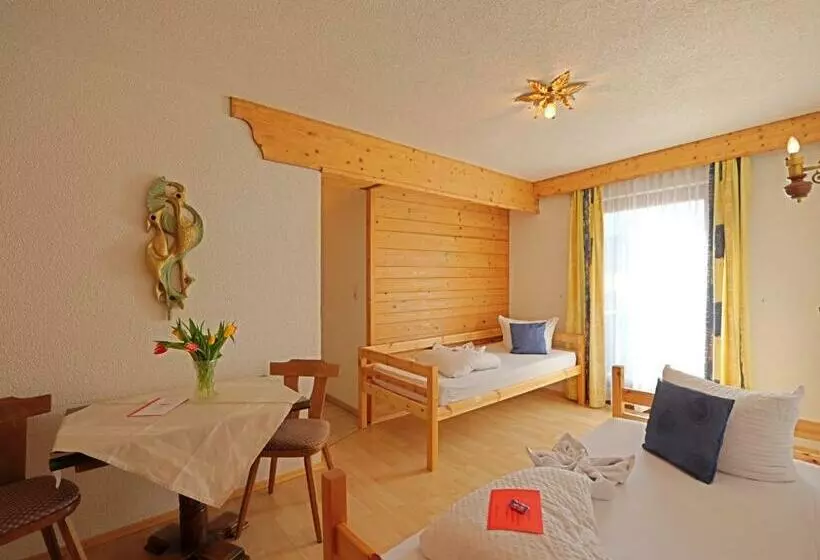 スタンダード4人部屋, Traube
