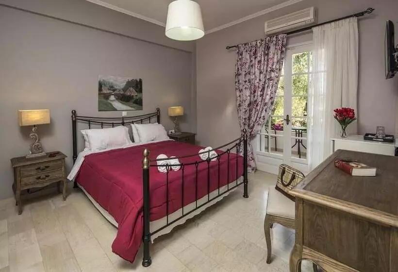 اتاق سوپریور با چشم‌انداز استخر, Vassilis Guest House