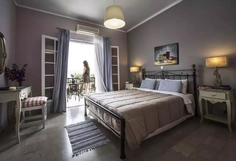 اتاق سوپریور با چشم‌انداز استخر, Vassilis Guest House