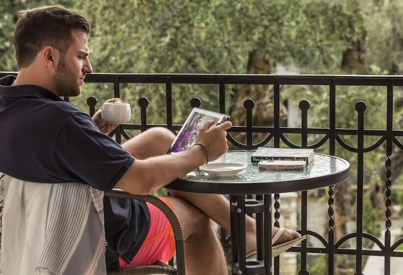 标准三人间, Vassilis Guest House