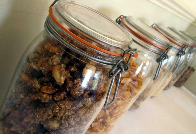 ベーシックルーム, Yeo Dale