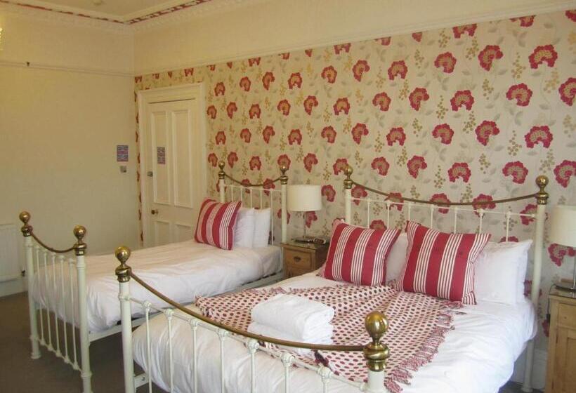 スーペリアールーム, Yeo Dale