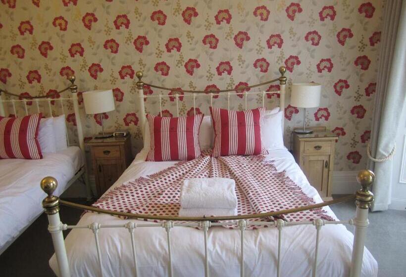 スーペリアールーム, Yeo Dale