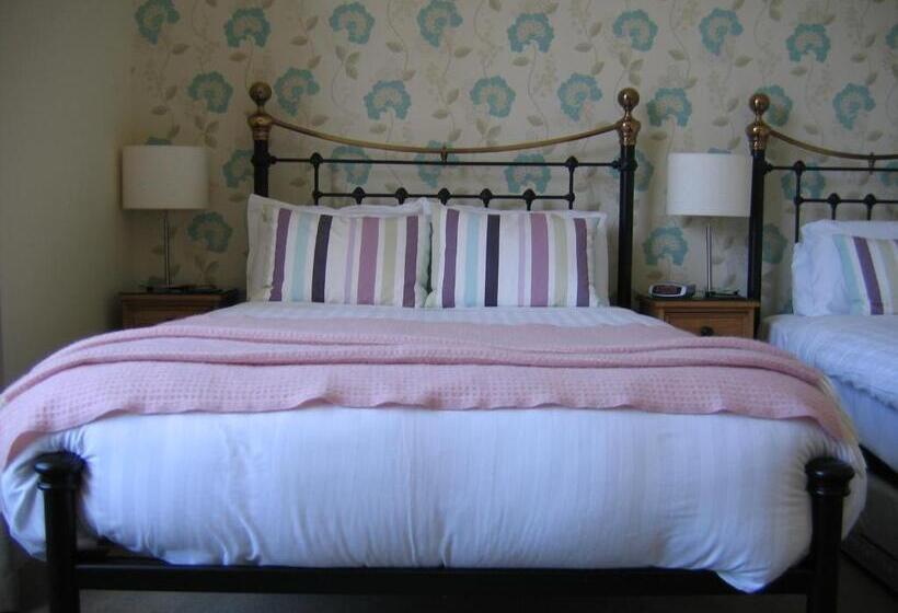 スーペリアールーム, Yeo Dale