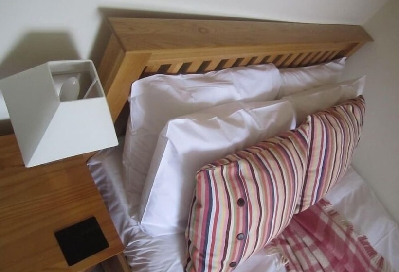 スーペリアールーム, Yeo Dale