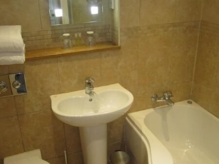 スーペリアールーム, Yeo Dale