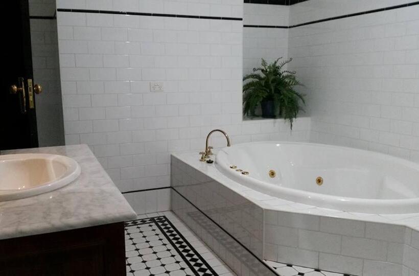 سوییت لوکس, Petersons Armidale Winery And Guesthouse