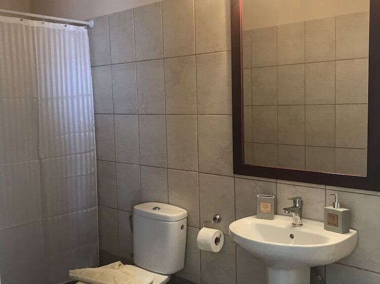 דירת חדר סופריור, Elena Village