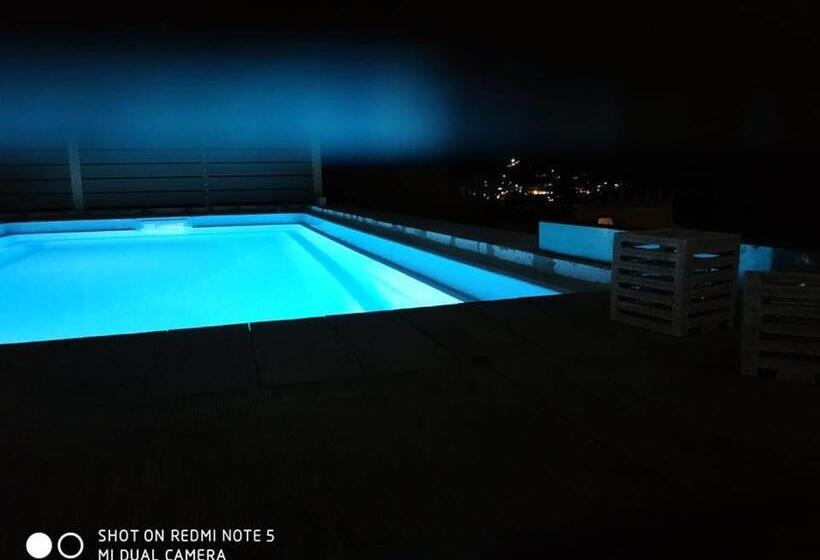 1ベッドルームのデラックスアパートメント, Elena Village