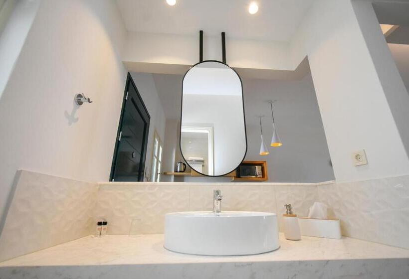 オーシャンビュージュニアスイート, Elena Village