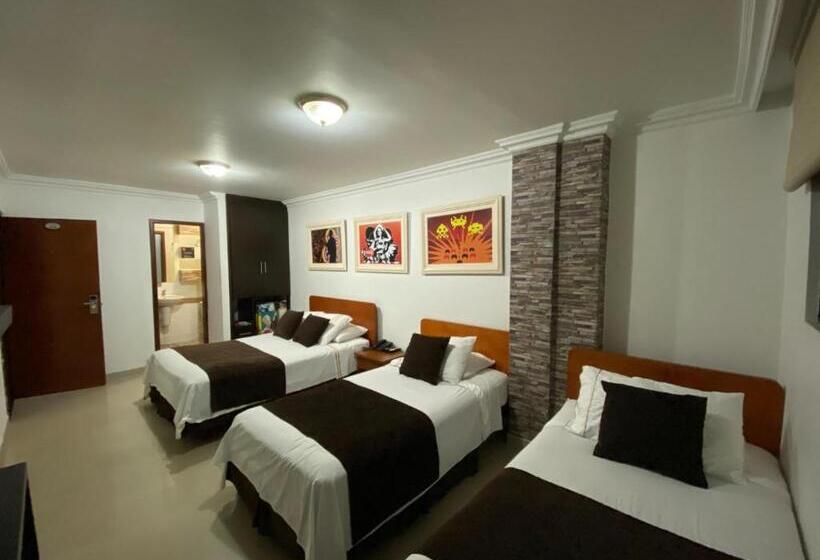 סוויטת ג'וניור, D  Leon