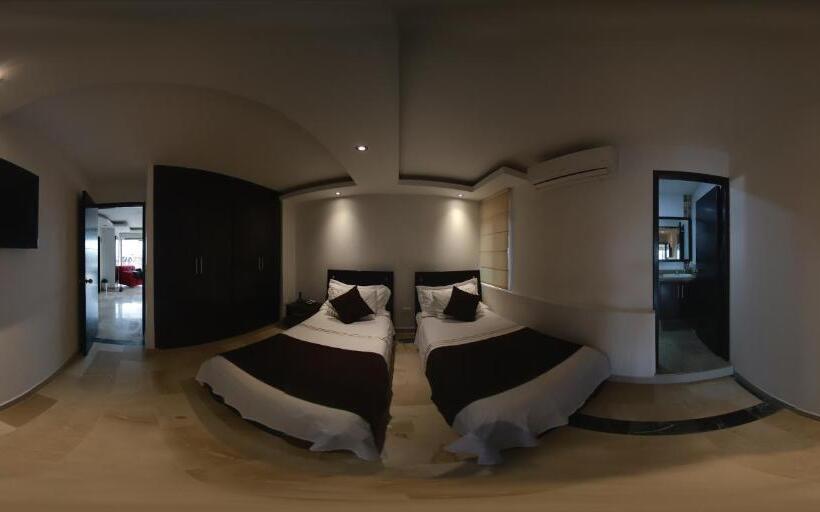 סוויטת ג'וניור, D  Leon