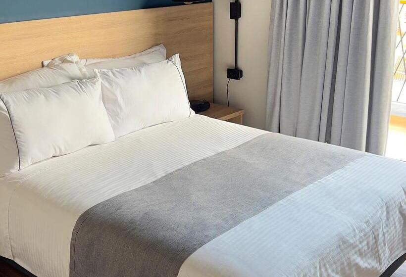 דירת שני חדרים, D  Leon