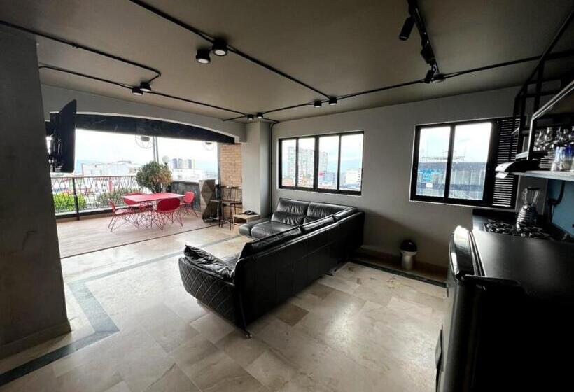 דירת חדר דלוקס, D  Leon