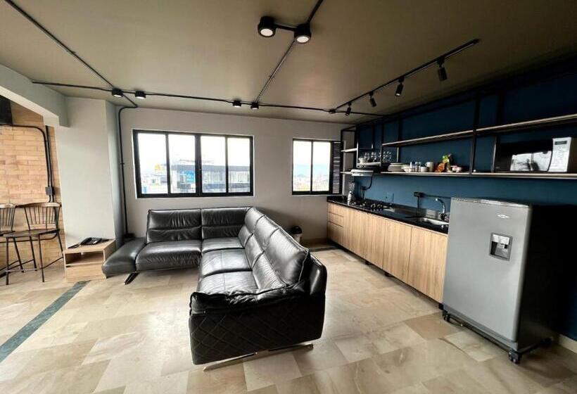 דירת חדר דלוקס, D  Leon