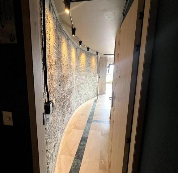 דירת חדר דלוקס, D  Leon