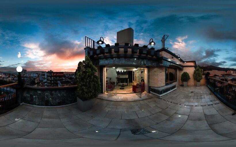 דירת חדר דלוקס, D  Leon