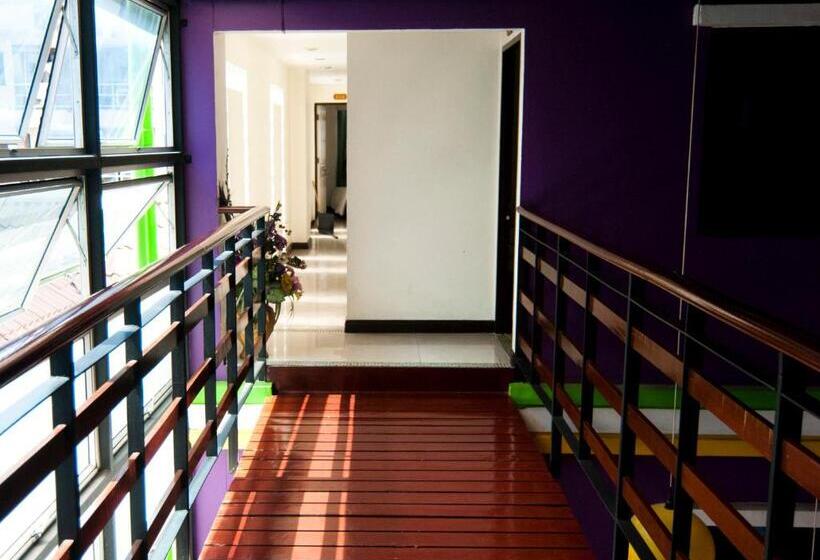Quarto Familiar, Erawan House