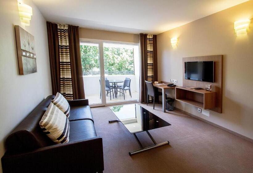 Семейный люкс с 2 спальнями и террасой, Forme Hotel & Spa Montpellier Sud Est   Parc Expositions   Arena