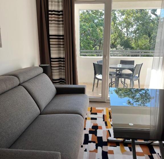 家庭套房2间卧室，带露台, Forme Hotel & Spa Montpellier Sud Est   Parc Expositions   Arena