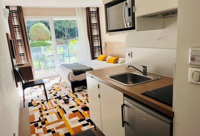 带露台的高档房间, Forme Hotel & Spa Montpellier Sud Est   Parc Expositions   Arena