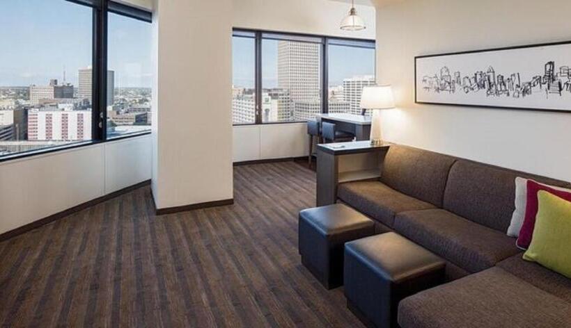 带大床的套房, Hyatt House New Orleans Downtown