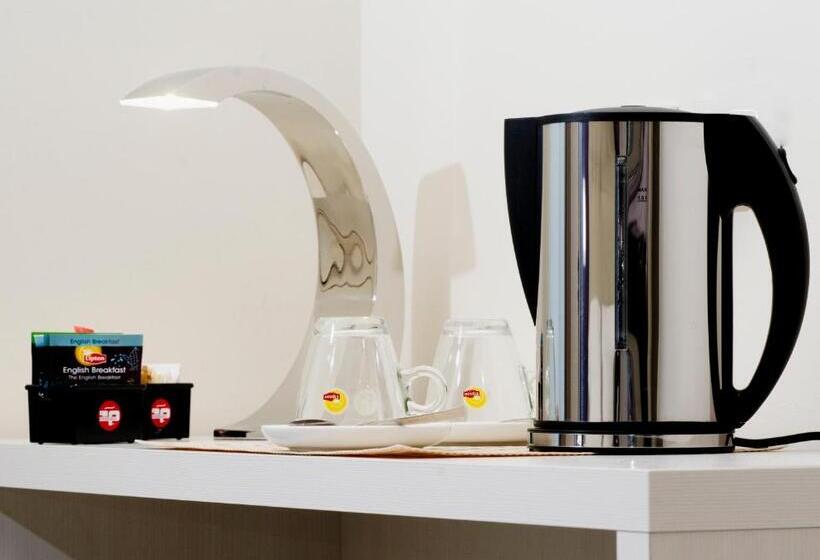 اتاق استاندارد سه نفره, L