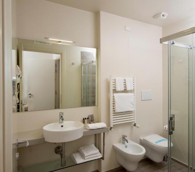 اتاق استاندارد چهار تخته, L