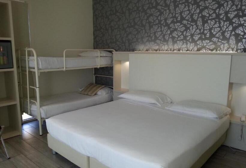 اتاق استاندارد چهار تخته, L