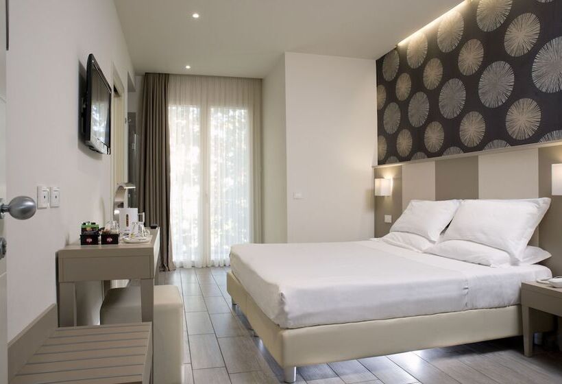 اتاق استاندارد سه نفره, L