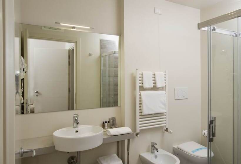 اتاق استاندارد چهار تخته, L