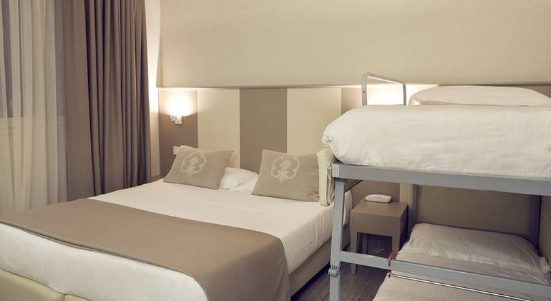 اتاق استاندارد چهار تخته, L