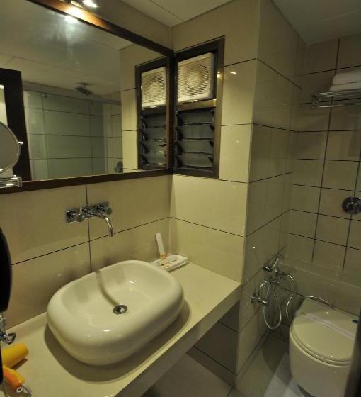 غرفة تنفيذية, Le Grande Residency Unmarried Couples Are Not Allowed