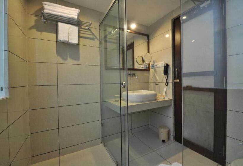 غرفة ديلوكس, Le Grande Residency Unmarried Couples Are Not Allowed