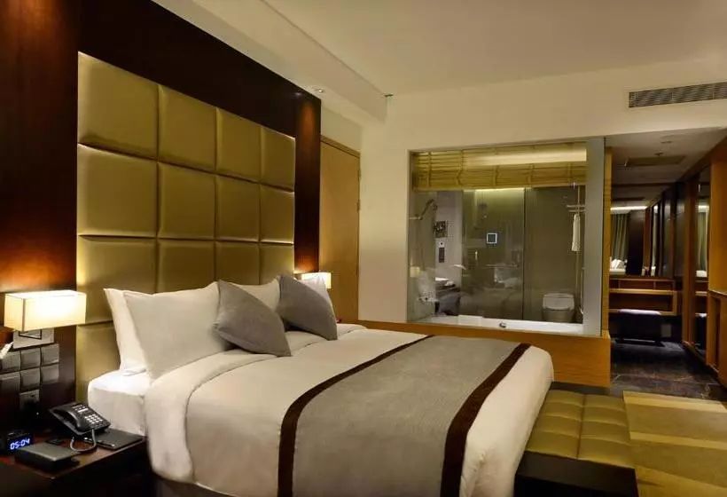 Bisneshuone, Radisson Blu Chattogram Bay View