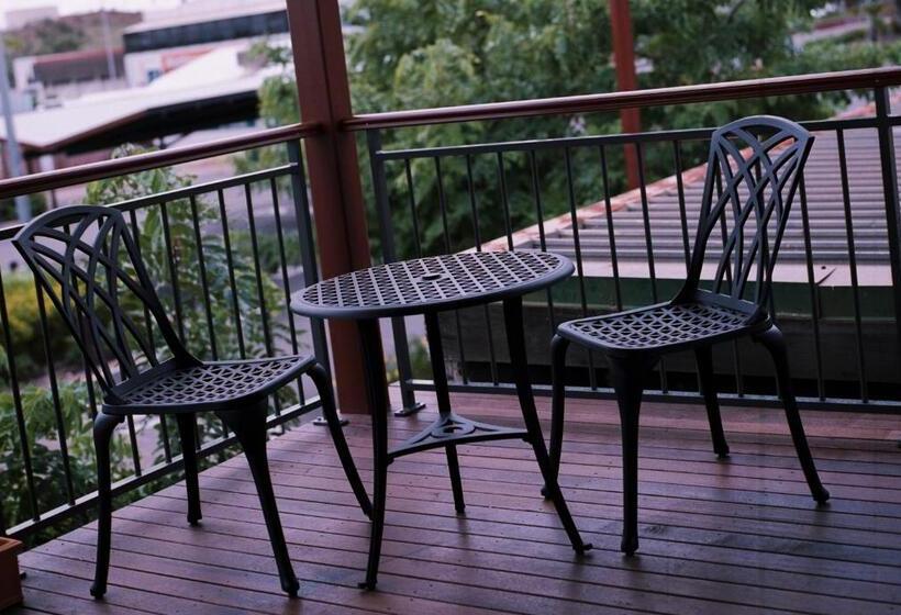 سوییت اجرایی, Redearth