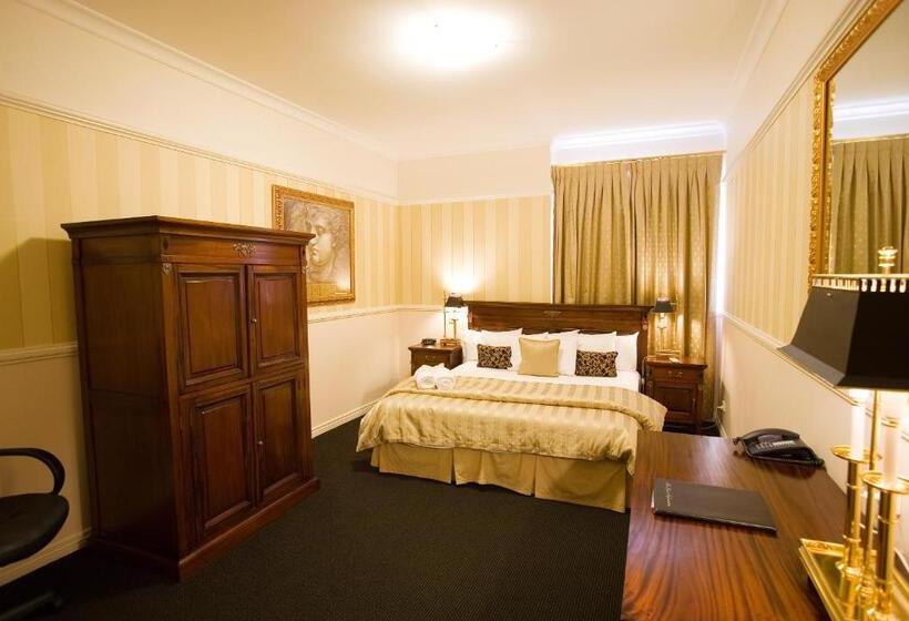 سوئیت با وان آب گرم, Redearth