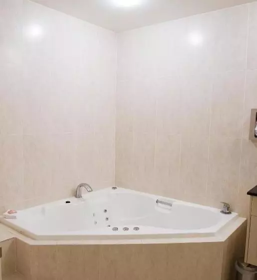 اتاق استاندارد با وان آب گرم, Redearth