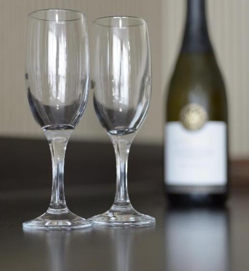 سوئیت با وان آب گرم, Redearth