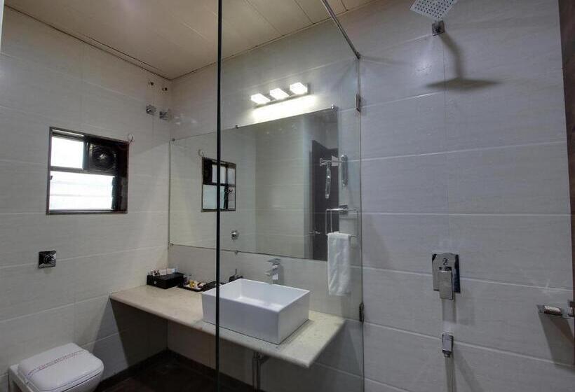 חדר דלוקס, Sai Jashan