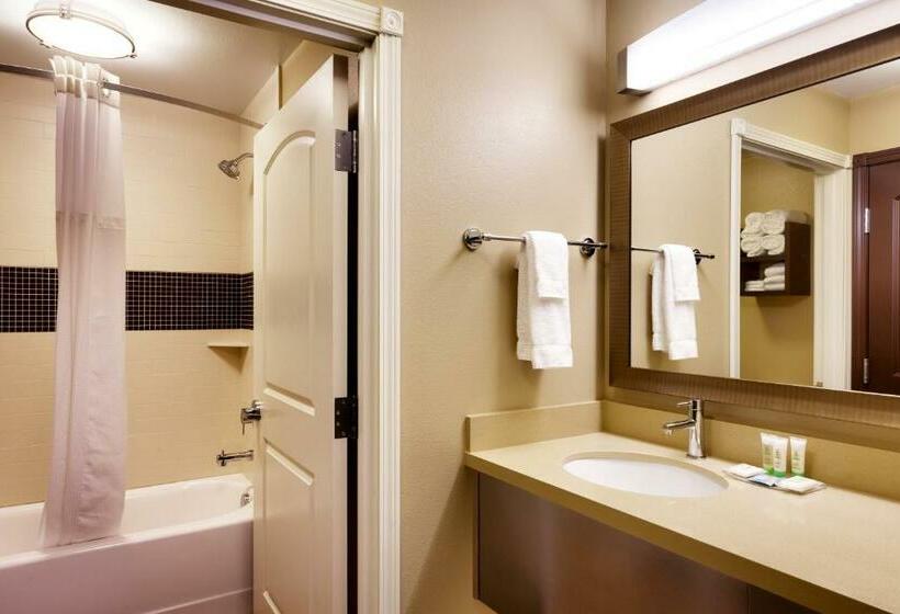 جناح, Staybridge Suites Cheyenne, An Ihg