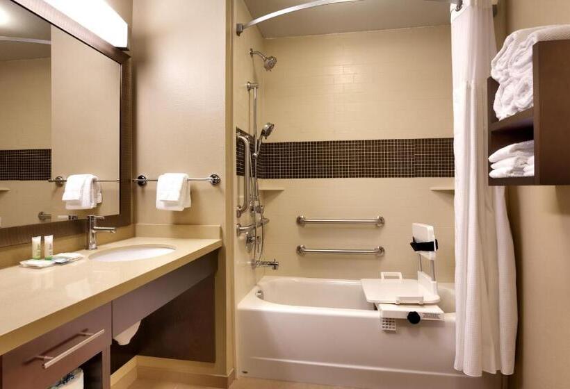 جناح مزود بجاكوزى, Staybridge Suites Cheyenne, An Ihg