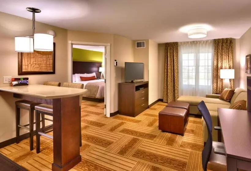 身障者適用キングサイズベッドルーム, Staybridge Suites Cheyenne, An Ihg
