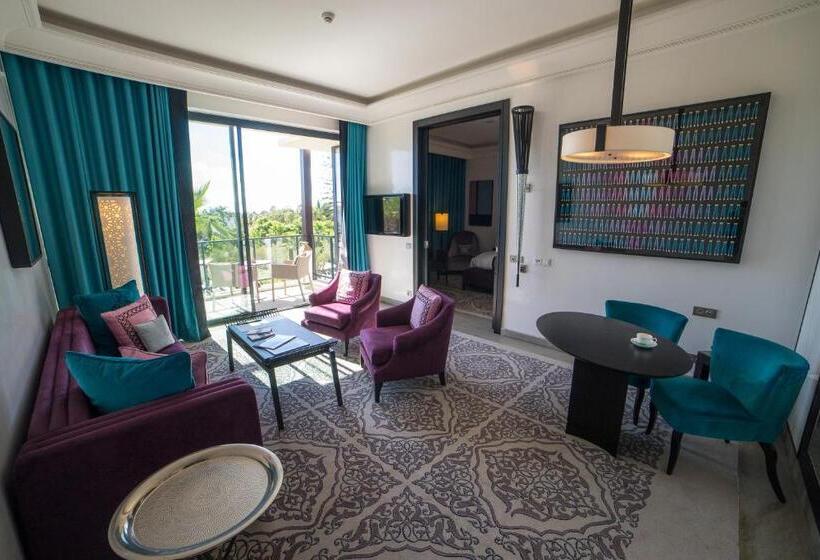 סוויטה עם מרפסת, Story Rabat