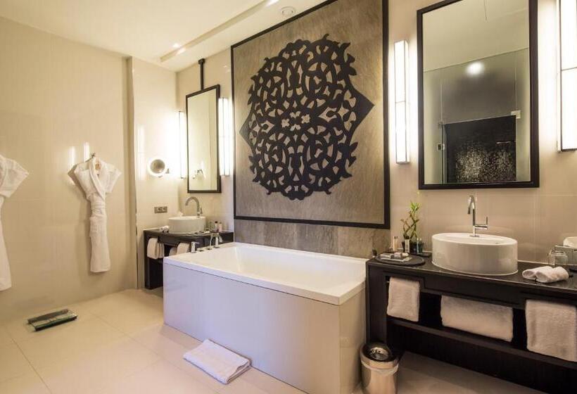 סוויטה עם טרסה, Story Rabat