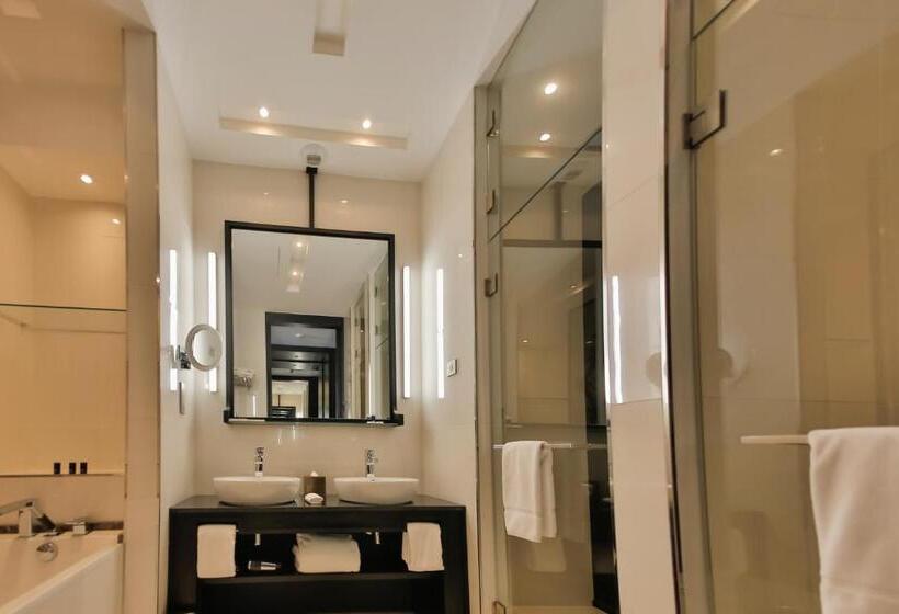 חדר דלוקס, Story Rabat